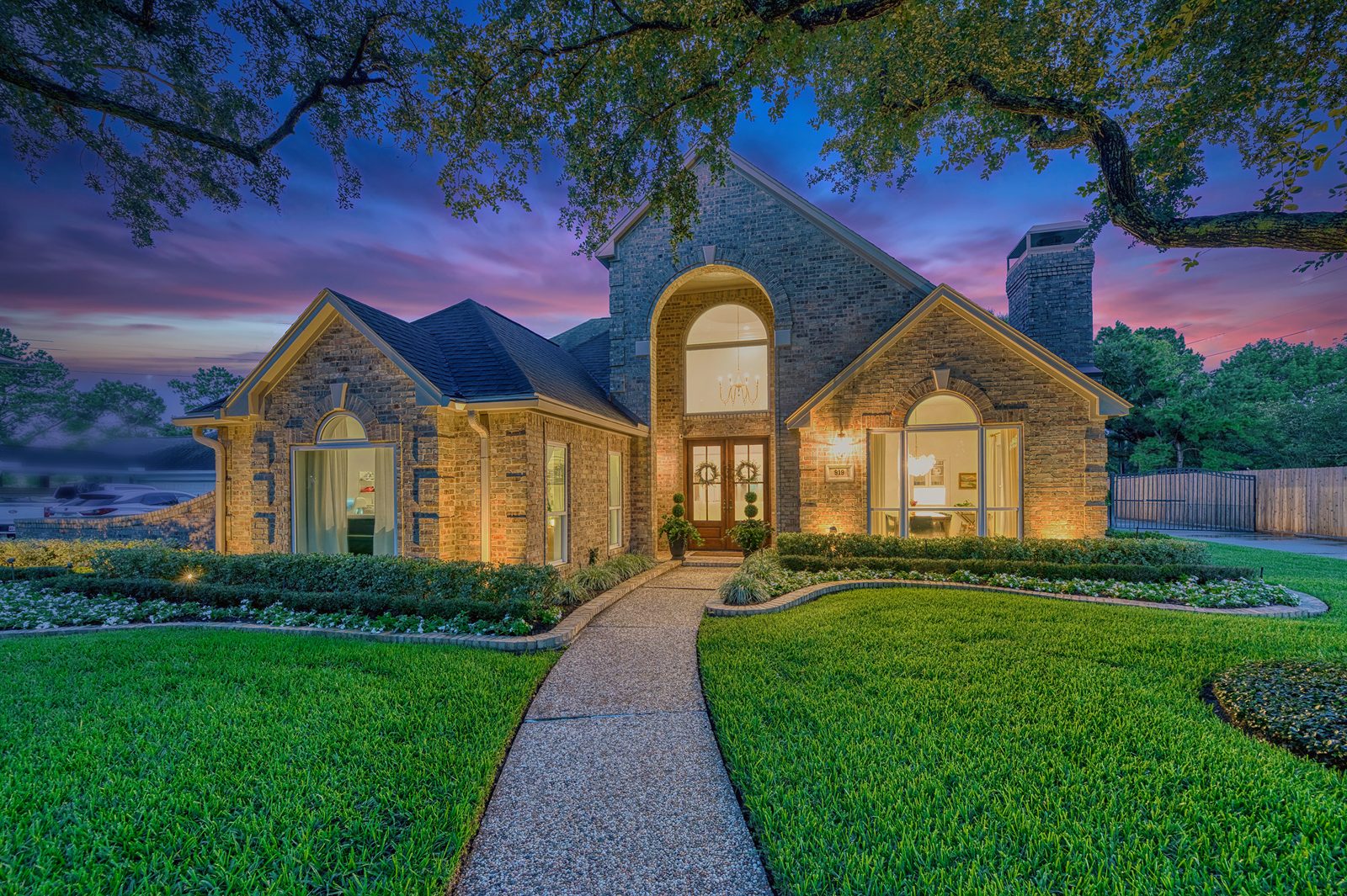 919 Old Valley Way, Houston