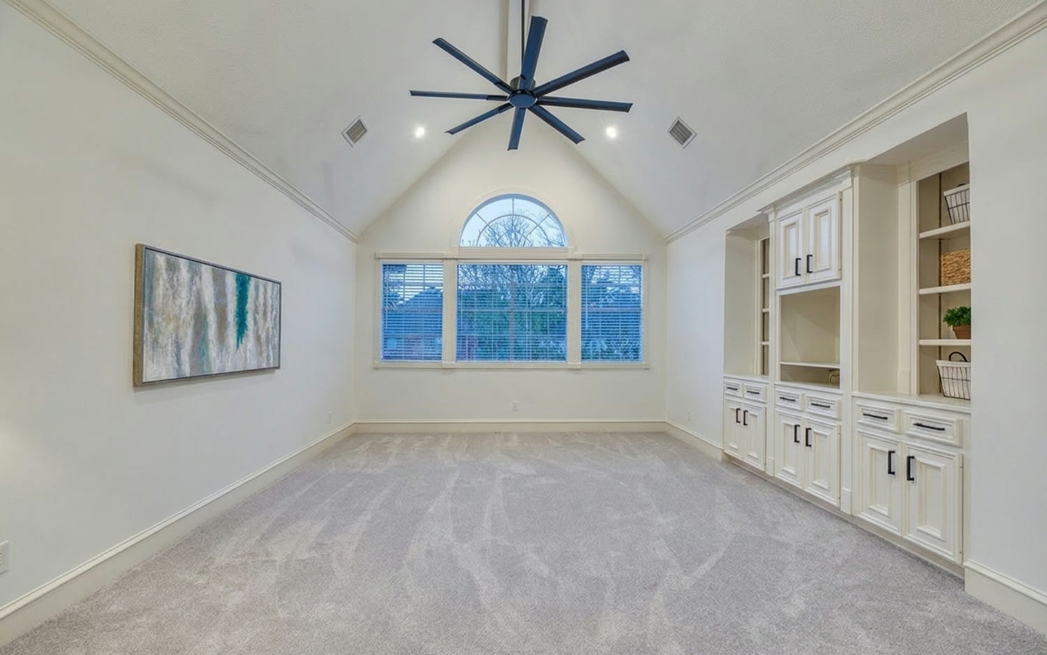 Living Room before CKT staging — empty